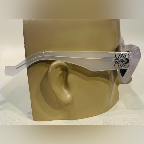 New Women’s Loewe Sunglasses - Picture 5 of 10